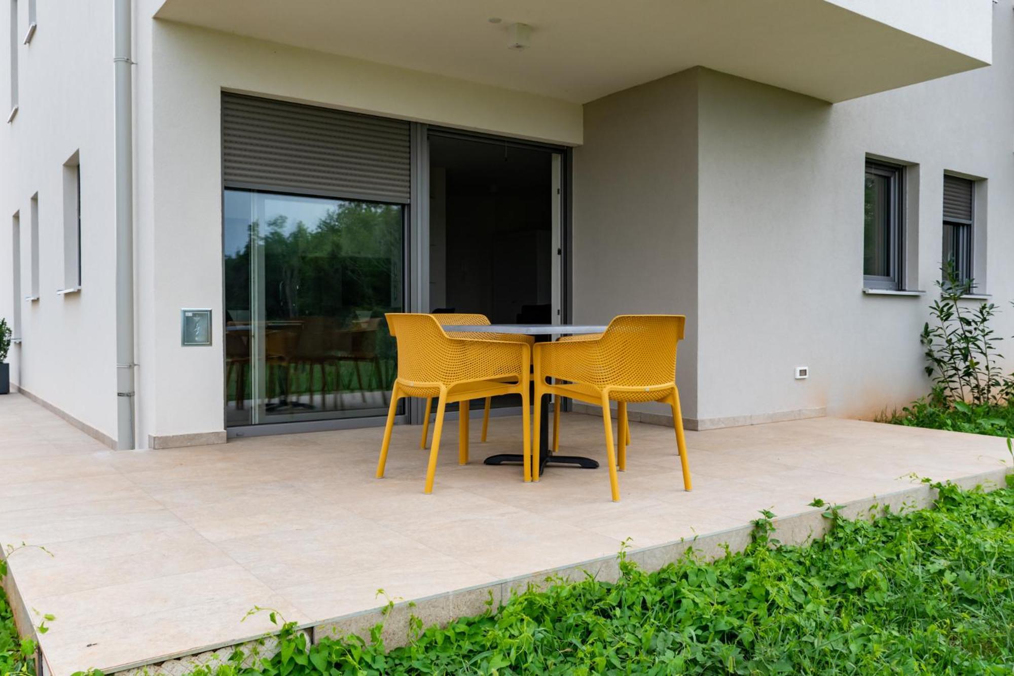 Baden Basanija, Umag-with Sea View, Parking And 300m From The Basanija