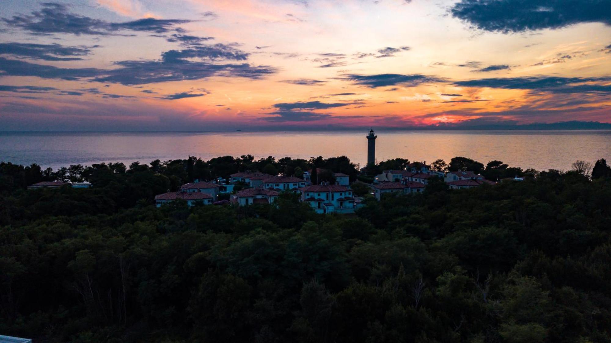 Baden Basanija, Umag-with Sea View, Parking And 300m From The Basanija